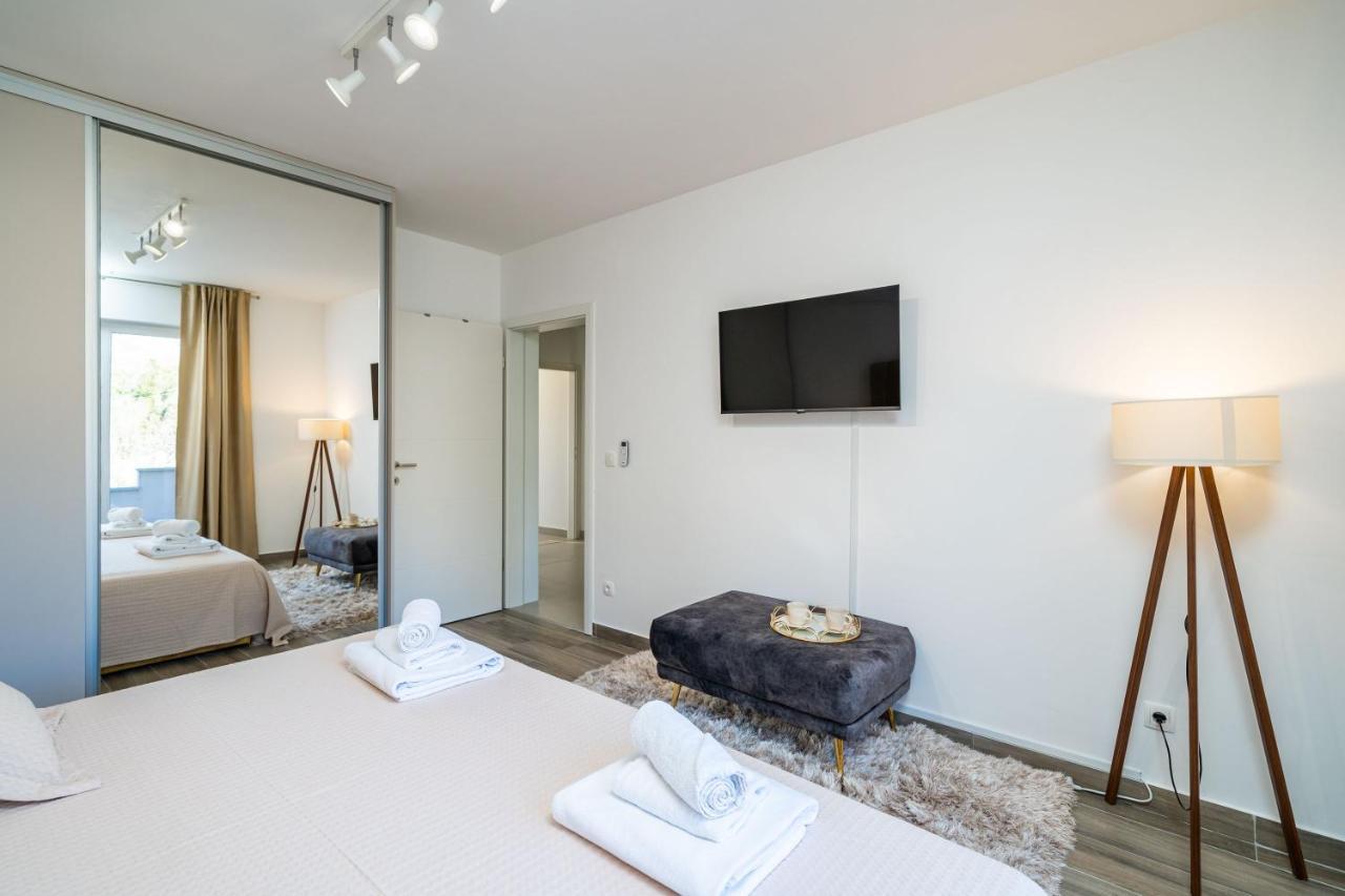 Villa Petmat - With Private Pool And 6 Bedrooms دوبروفينك المظهر الخارجي الصورة
